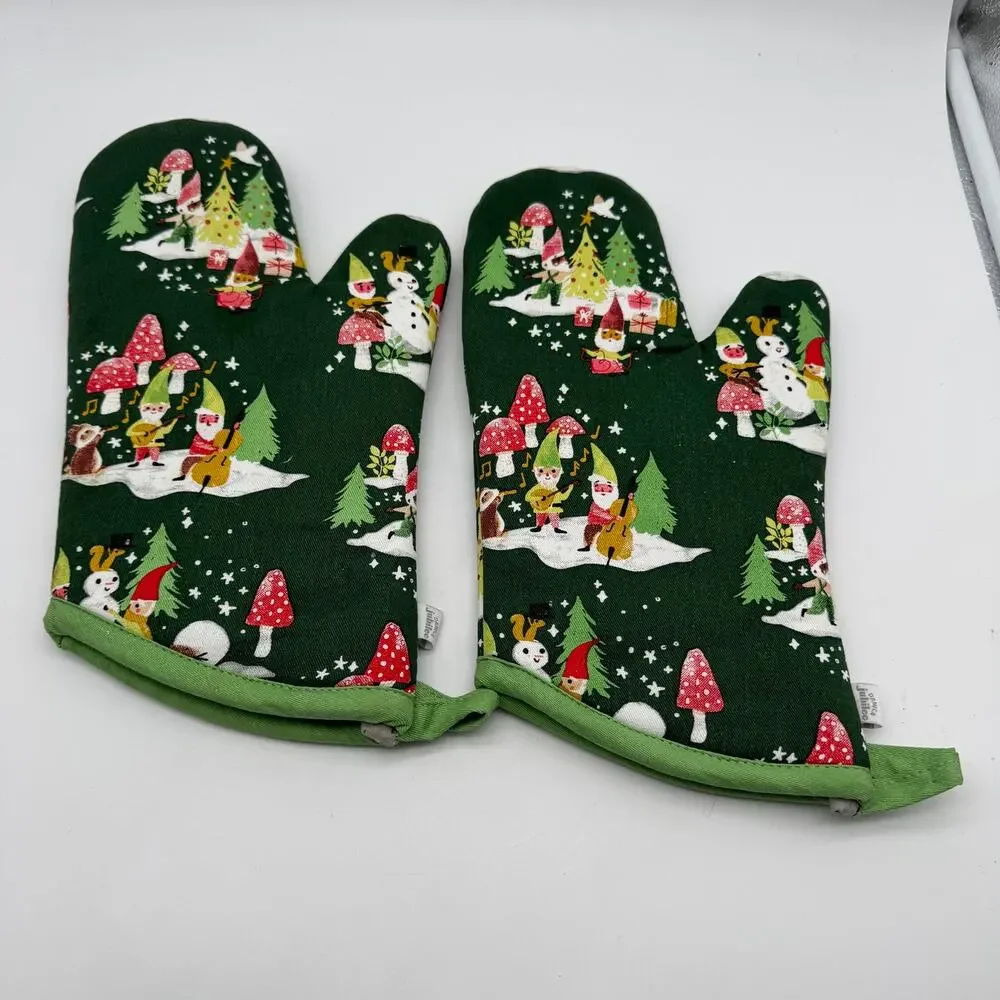 Danica Jubilee Christmas Oven Mitts Pair Gnomes Snowman Holiday Kitchen Decor